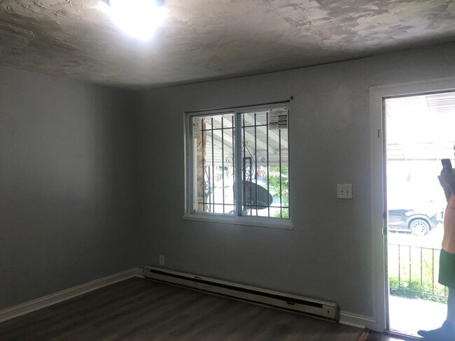 Building Photo - Charming 3-bedroom, 1-bathroom home locate...