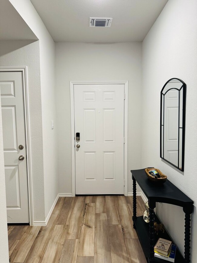 Photo - 3-bedroom 2-bathroom house!