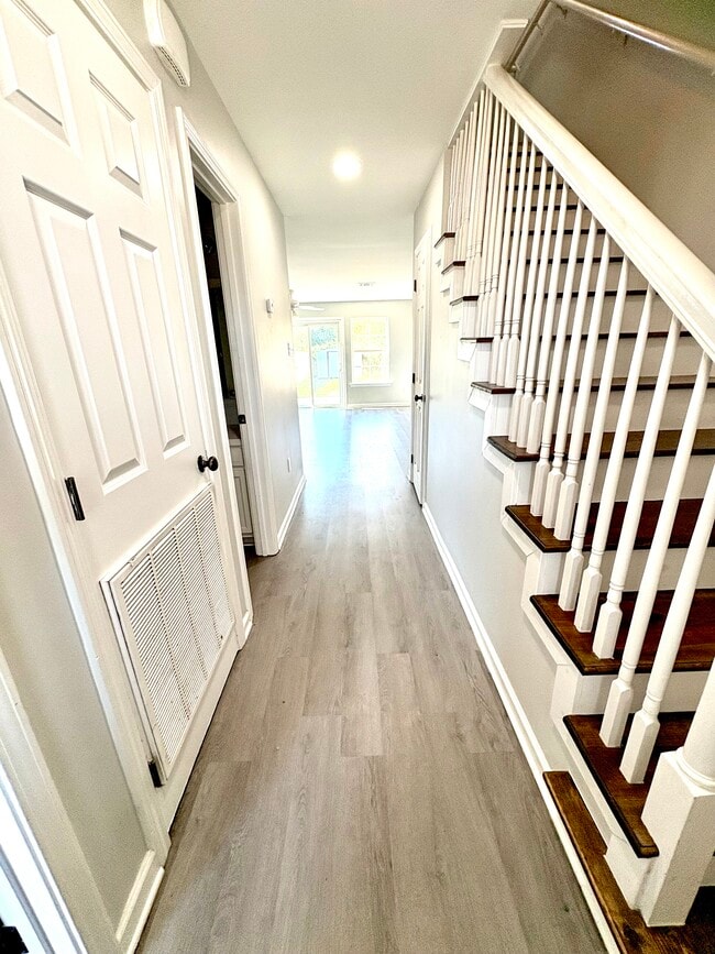 Photo - 1619 Dehart Dr