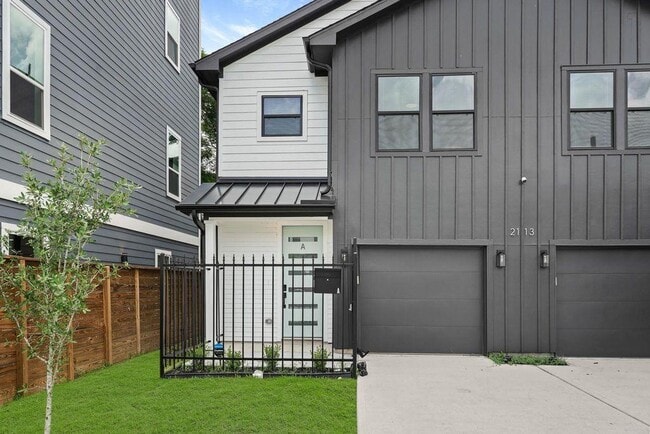 Photo - 2113 St Charles St