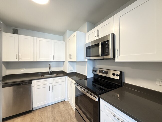 Photo - 1356 N Dearborn St Unit J01W