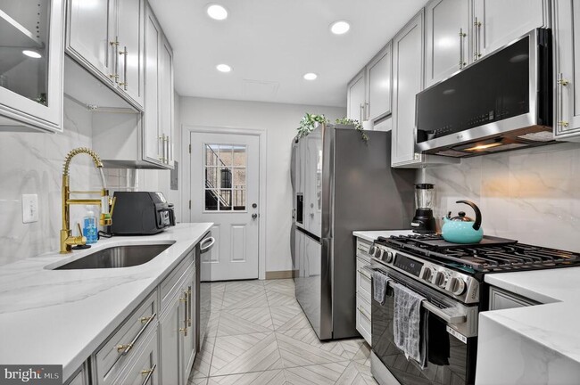 Photo - 1919 19th St NW Unit 302