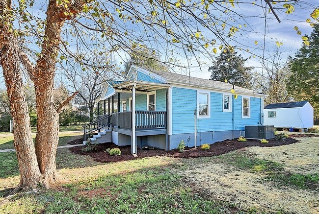 Photo - 209 Fairdale St