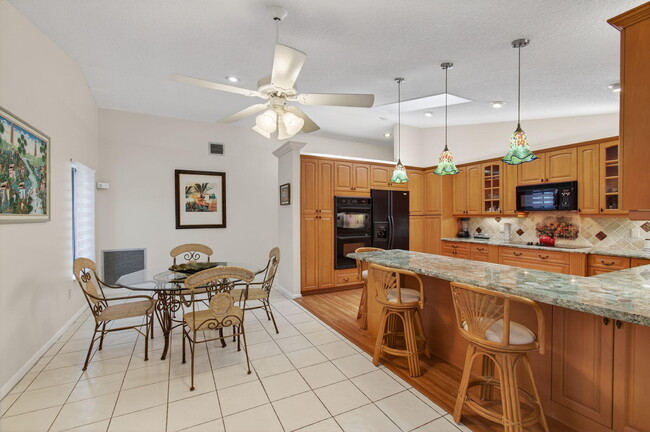 Building Photo - 2925 Riviera Dr Rental