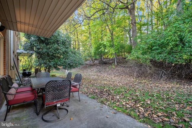 Building Photo - 10684 Weymouth St Unit 103