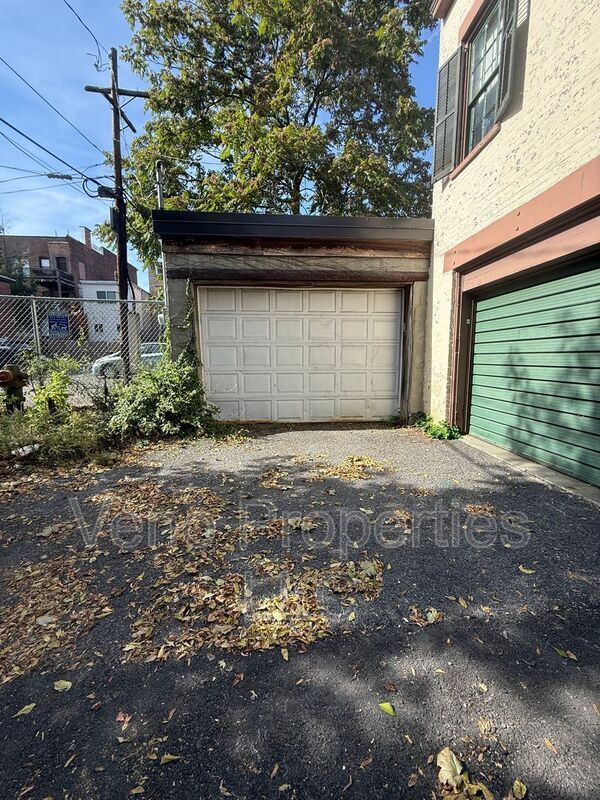 Photo - 402 Hamilton St