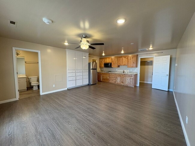 Photo - S202 Gemstone Properties - studio apartment *utilities included*
