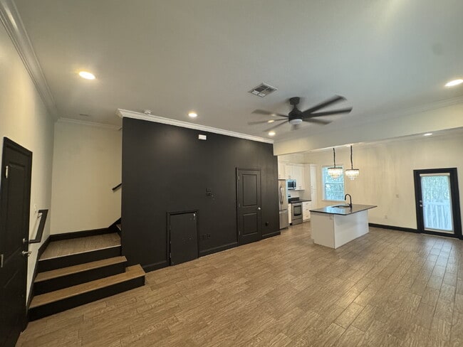 Photo - 331 N Trask St