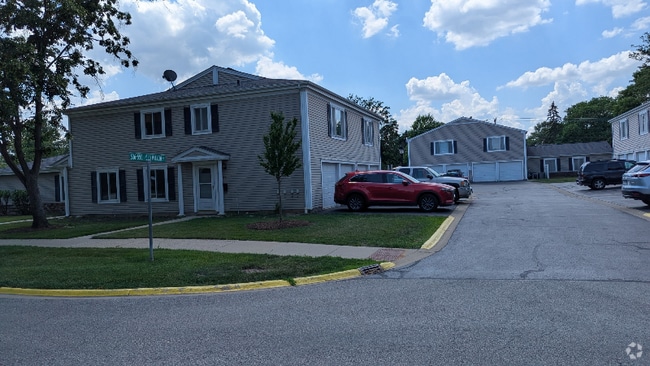 Building Photo - 550 E Willow Rd Rental