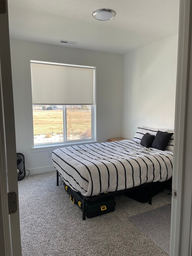 Building Photo - 1886 3330 W Unit F201