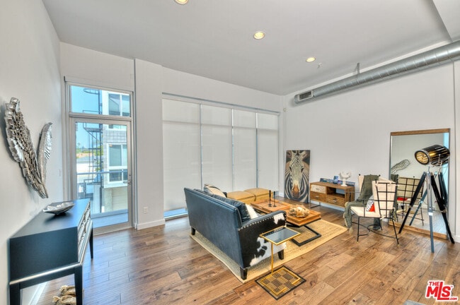Photo - 4151 Redwood Ave