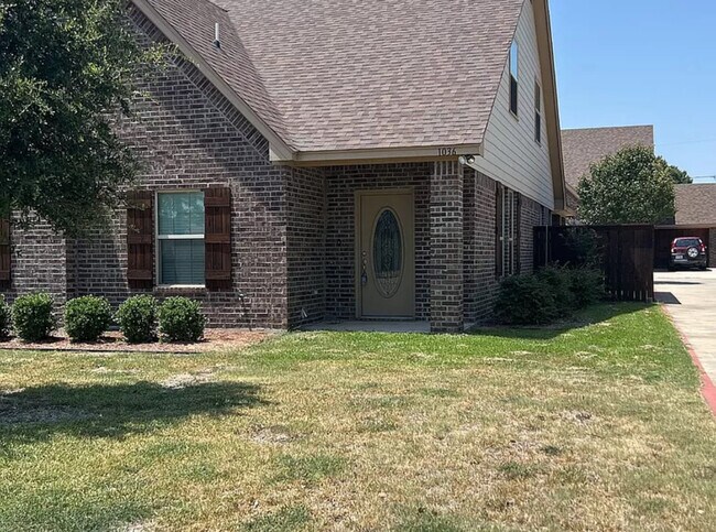 Photo - 1020 Winscott Rd Townhome