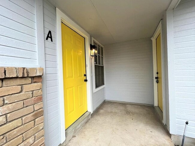 Building Photo - 12214 Thompkins Dr