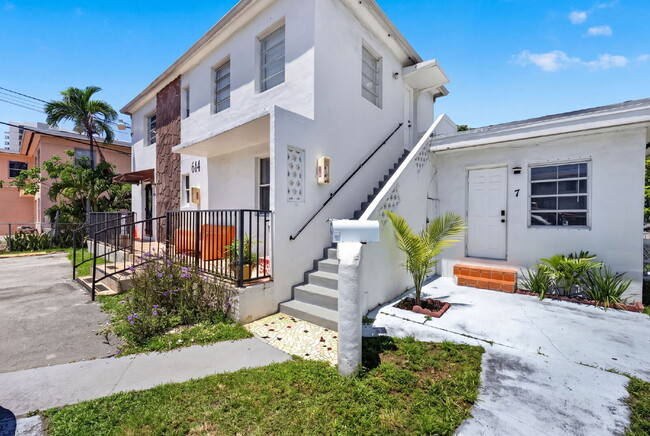 Building Photo - Little Havana 2BR | Assigned Parking | Water Included Unit U