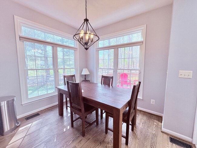 Photo - FREDERICKSBURG - MINUTES TO VRE - EASY COMMUTE TO QUANTICO!