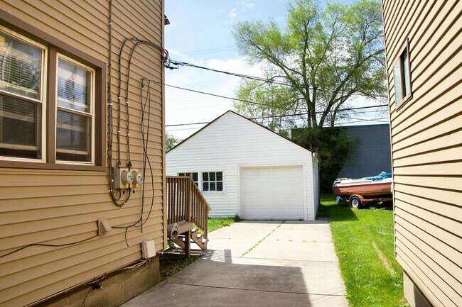 Photo - 17537 Clarann St Unidad 17539
