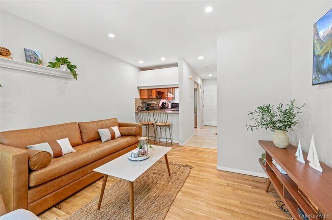 49 Canoe Place Rd