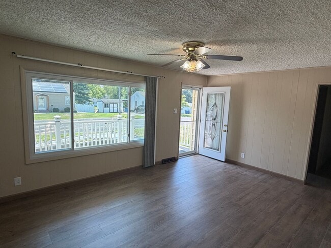 Photo - 203 Greenfield Dr