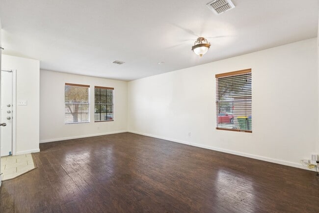 Photo - 4 bedroom/2.5 Bath Retama Springs Subdivision