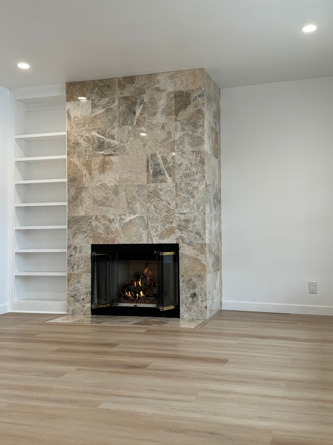 Photo - 22051 Vanowen St