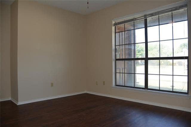Photo - 216 E Denton Dr