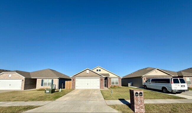 Photo - 530 Woodcreek Lp