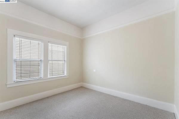 Photo - 5484 Vicente Way