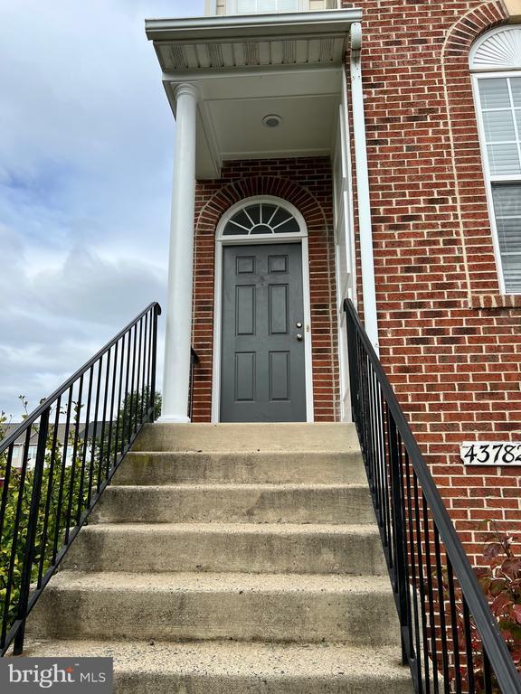 Photo - 43782 Maison Blanc Square Townhome