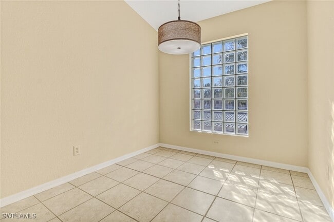 Building Photo - 26705 Little John Ct Unit 55