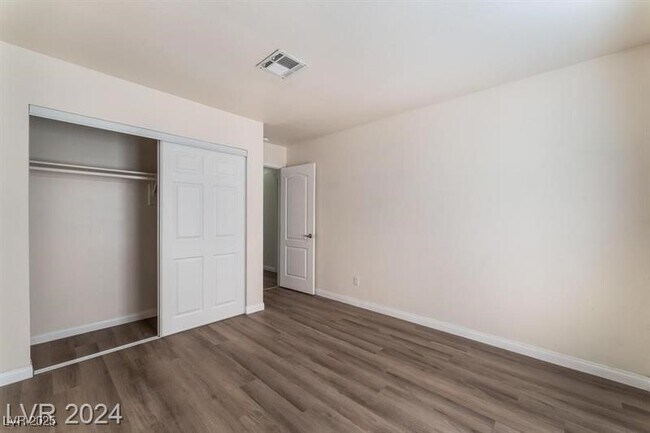 Building Photo - 7200 W Pirates Cove Rd Unit 2108