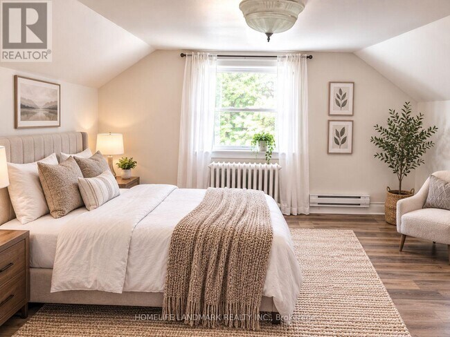 Photo - 528 Birchmount Rd