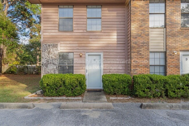 Photo - 611 Center St