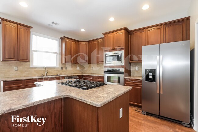 Photo - 925 Havenstone Walk SW