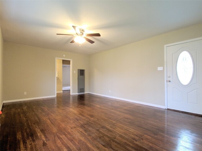 Photo - 128 7th Ave N