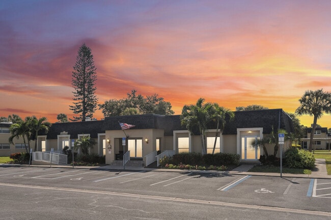Imperial Palms Apartments