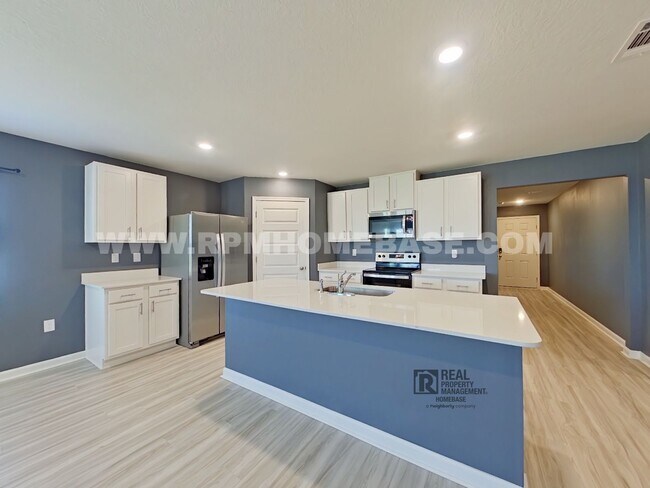 Photo - Spacious 5-Bed/3-Bath in Silver Lake Village | Pet Friendly!