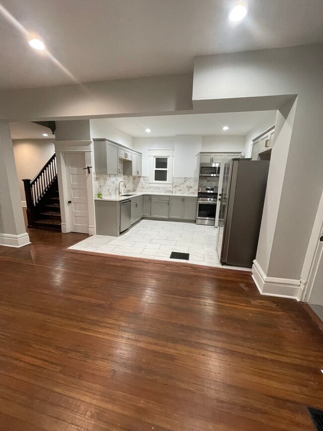 Photo - 501 Saint Clair Ave