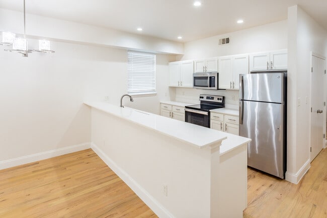 Photo - 4914-4916 San Jacinto St