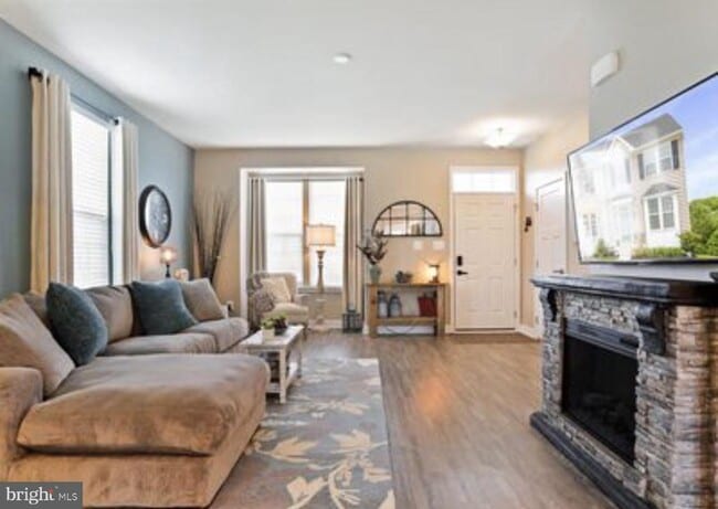 Photo - 211 Ontario Dr