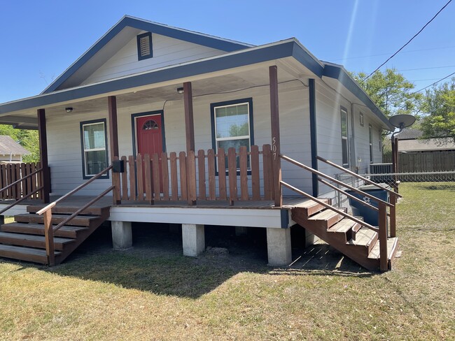 Building Photo - 507 Short St