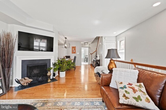 Photo - 1475 A St NE