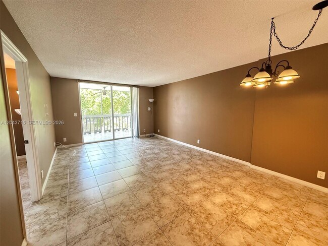 Photo - 320 NE 12th Ave Unit 303