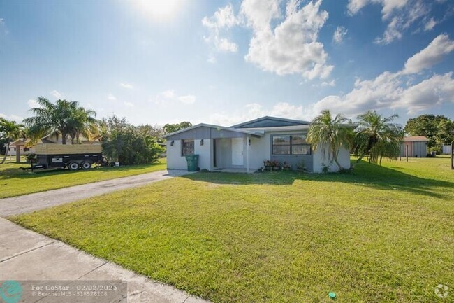 Building Photo - 716 NW 7th Ct Rental