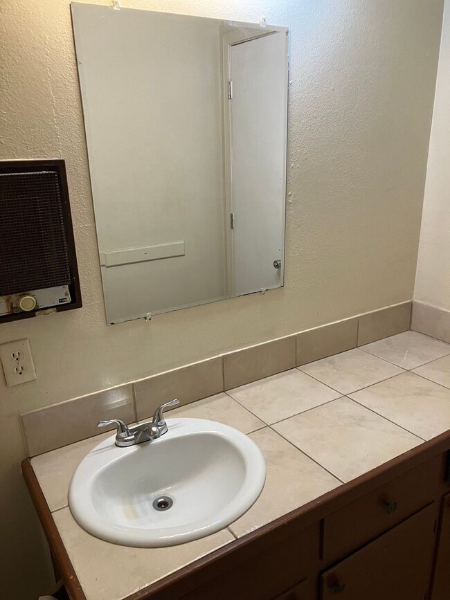 Photo - Charleston Apts Unit 9
