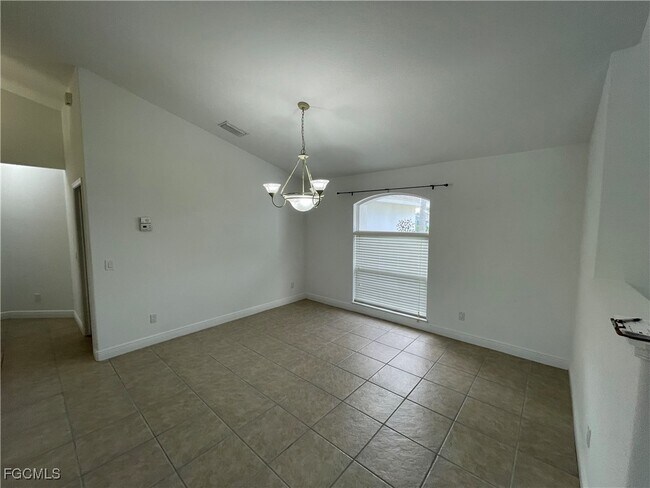 Photo - 609 SW 43rd Ln