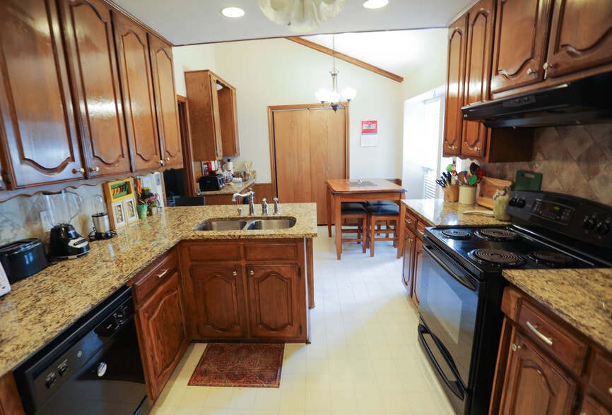 1504 Flintwood Dr