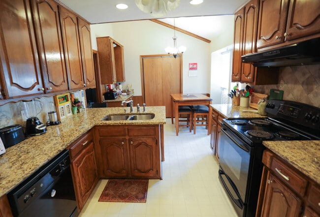 Photo - 1504 Flintwood Dr