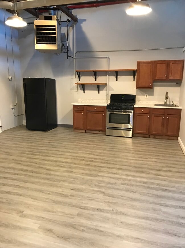 Photo - 464 Pratt Street Ext Unit 303