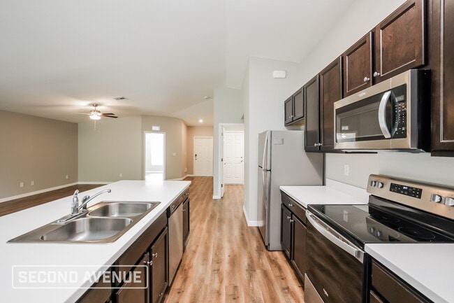 Photo - 208 Ravenswood Blvd