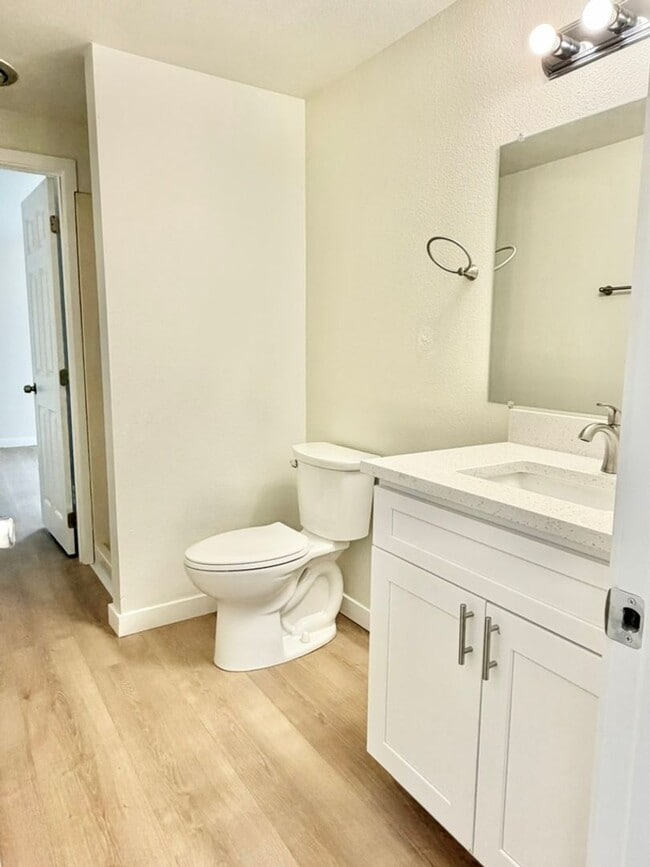 Photo - 3063 Oak Bay Rd